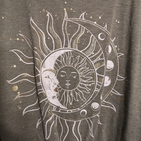 Sun and Moon Graphic Olive Top Size Xl - Picture 3 of 5